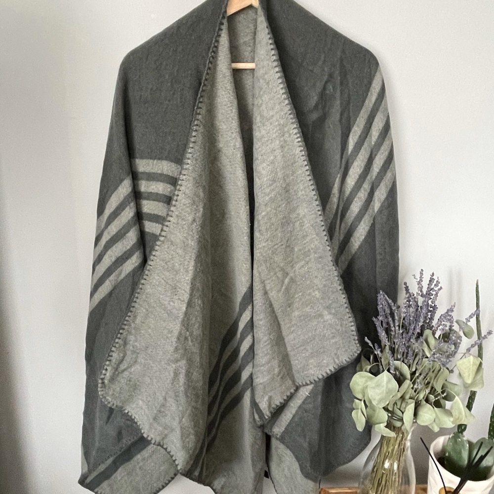 Blanket open poncho